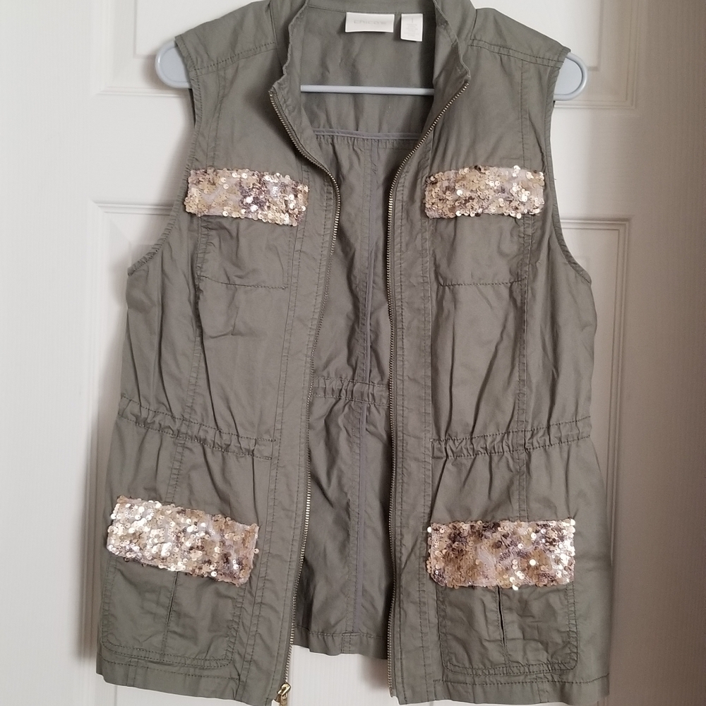 Beautiful green vest with sequins on all 4 pockets.